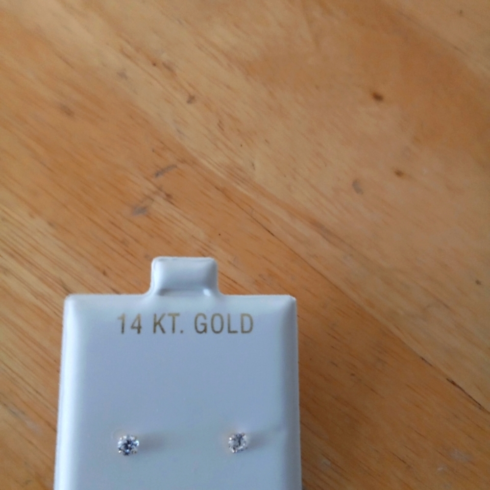 14 K Yellow Gold Stud Earrings